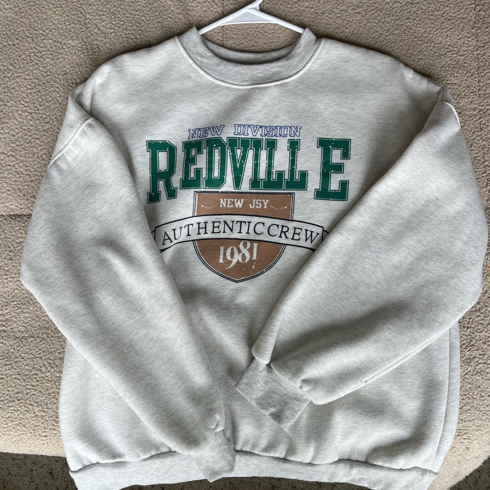 sweatshirt, very thick and barley worn, one size